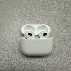 Apple AirPods (3rd Generation)